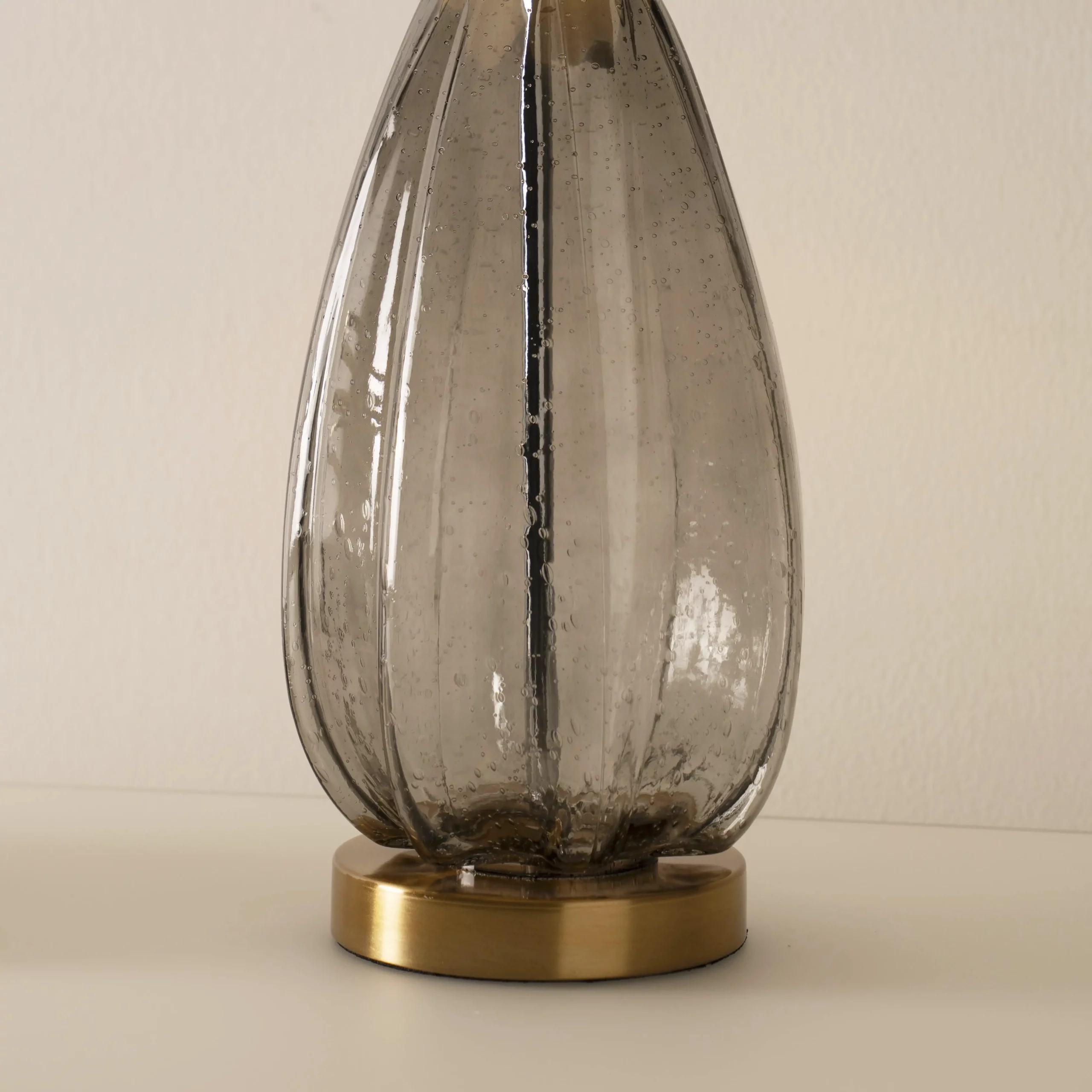 Avero glass base table lamp grey 30x30x56cm - Image 3