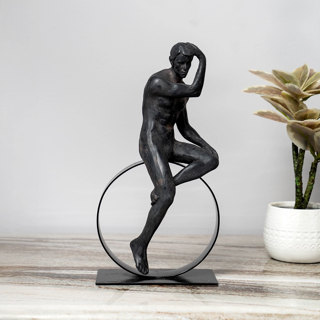 Blake resin figurine 15.5×10.5×30.2 cm